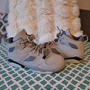 Gray tennis Jordan